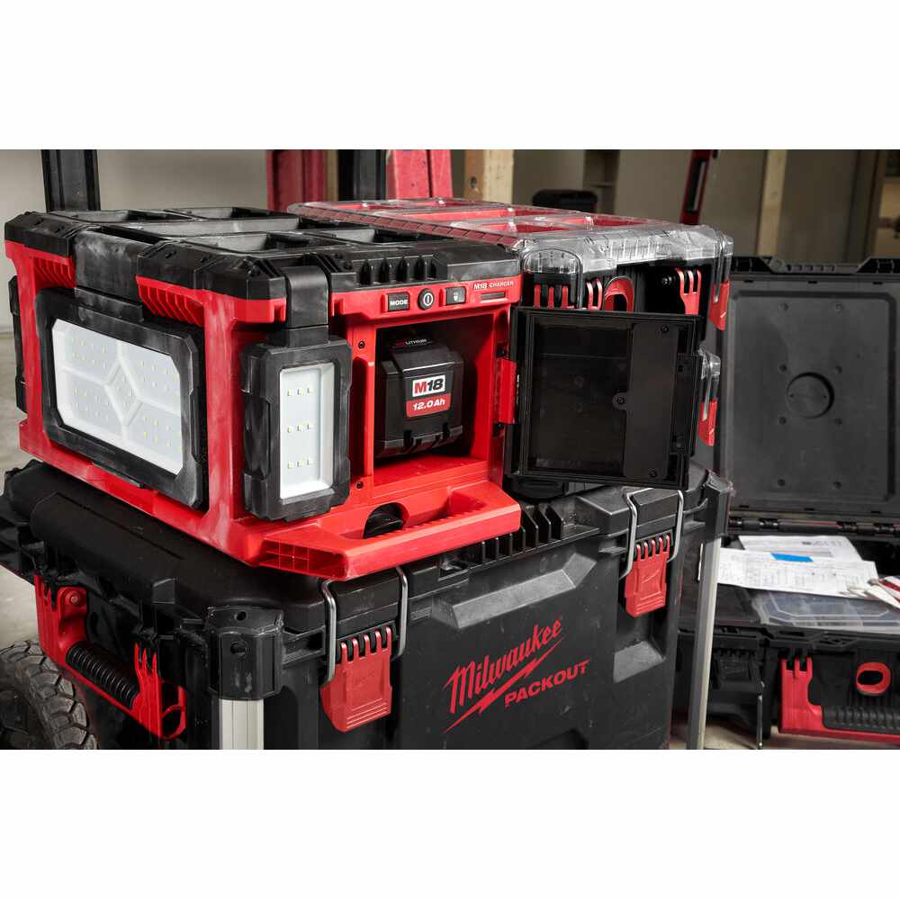 Vinnuljós M18 POALC-0 3000lm PACKOUT™ - Image 8